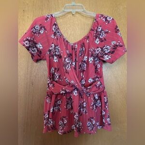 Flattering Floral Shirt 🌺